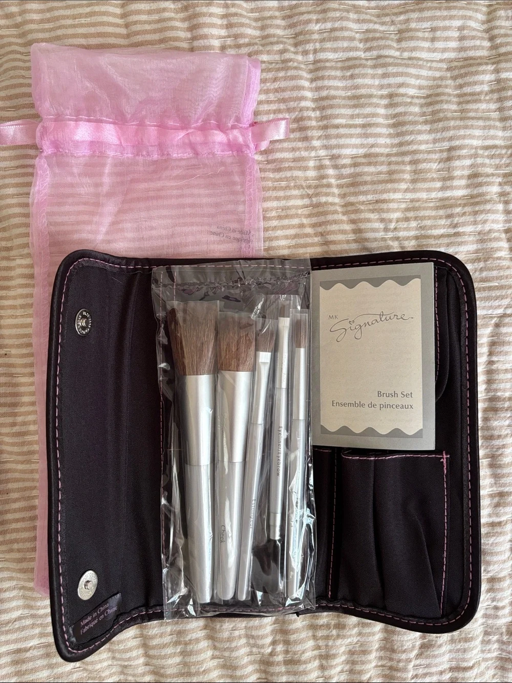 3/30$ 🦋 Mary Kay Signature Black and Pink Travel makeup Brush Set with Case